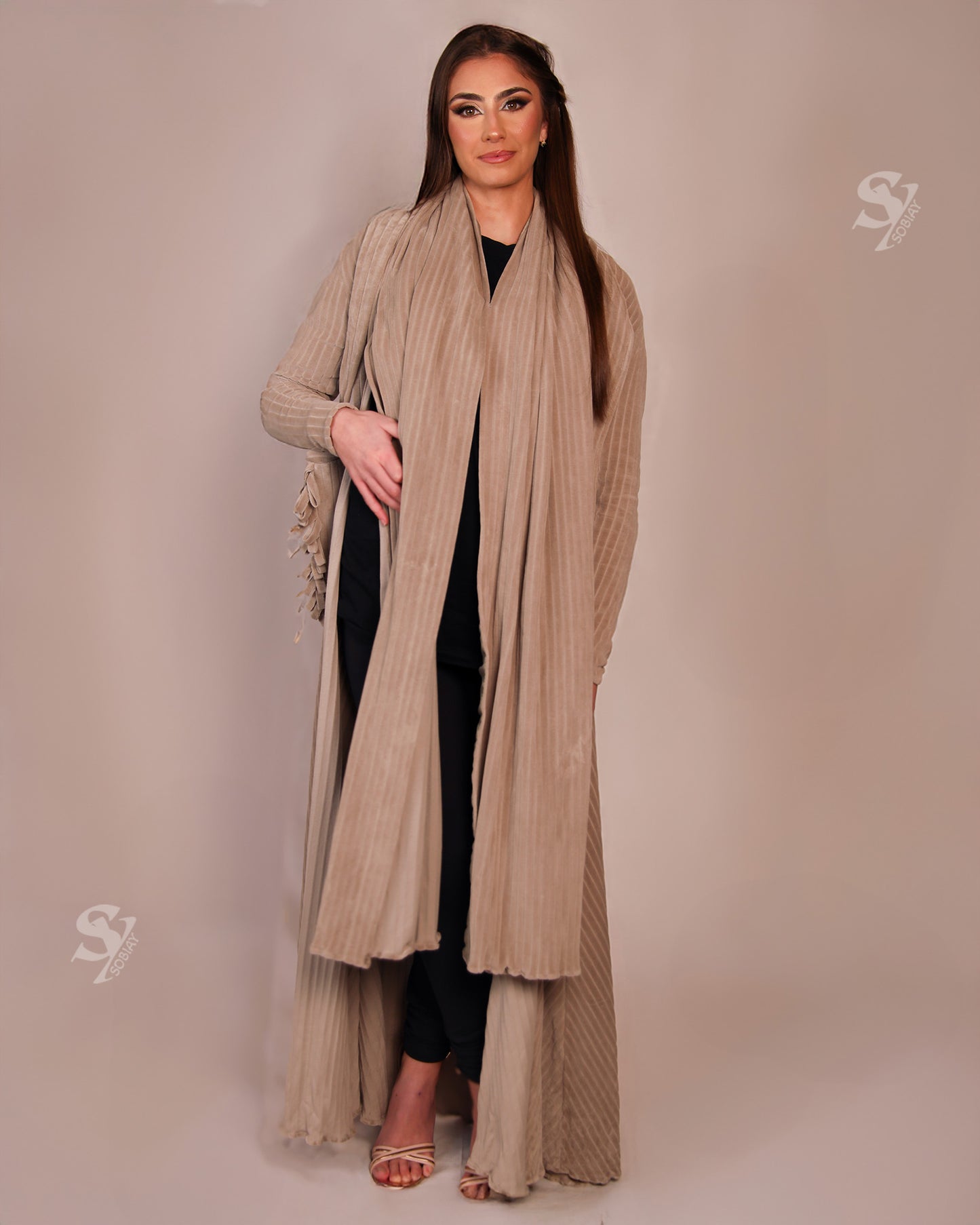 Winter Velvet Abaya Set with Attached Hijab & Matching Bag: Stylish & Practical for Cold Days SY8