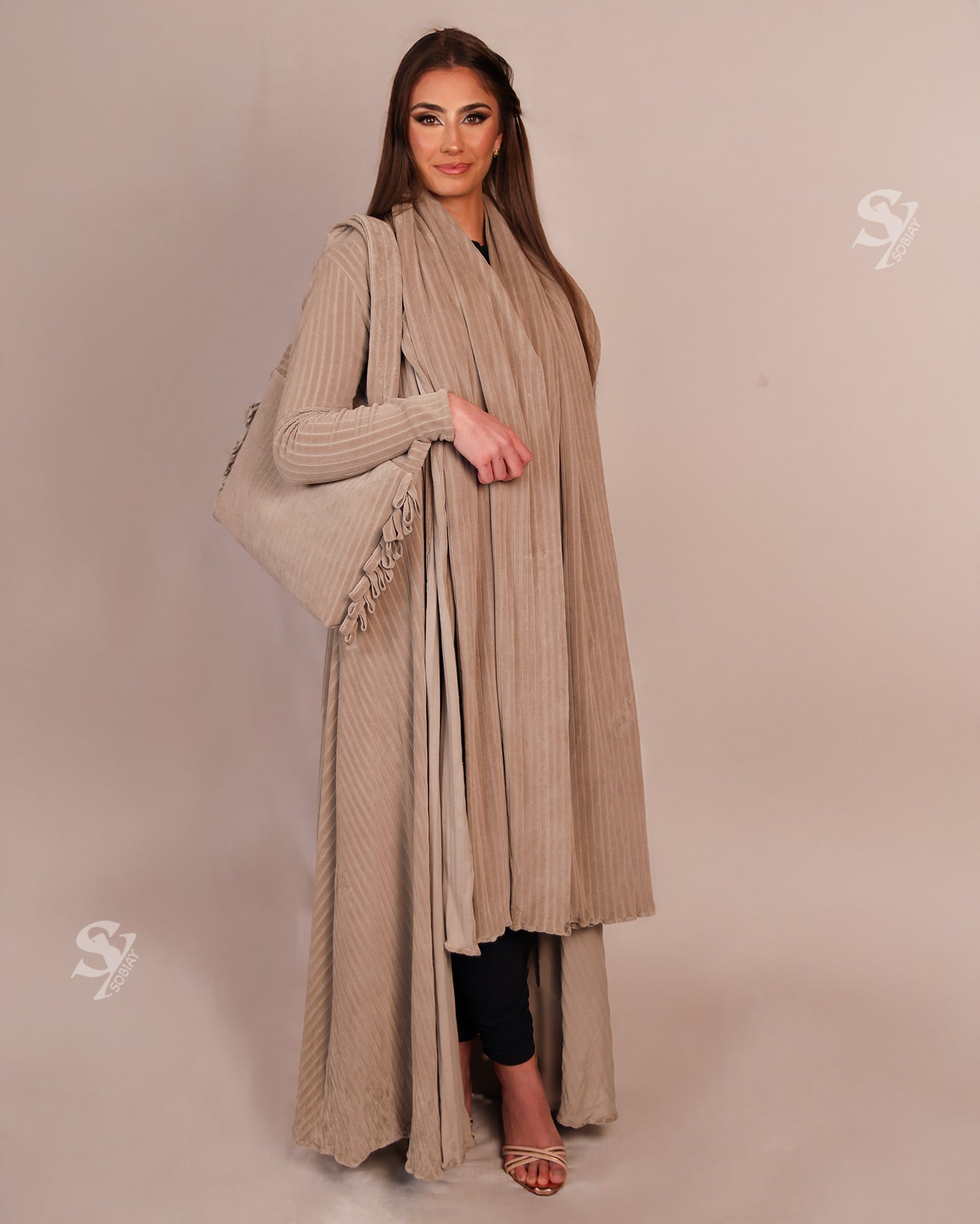 Winter Velvet Abaya Set with Attached Hijab & Matching Bag: Stylish & Practical for Cold Days SY8