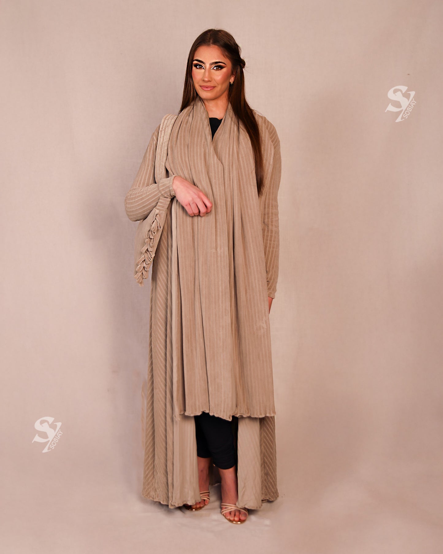 Winter Velvet Abaya Set with Attached Hijab & Matching Bag: Stylish & Practical for Cold Days SY8