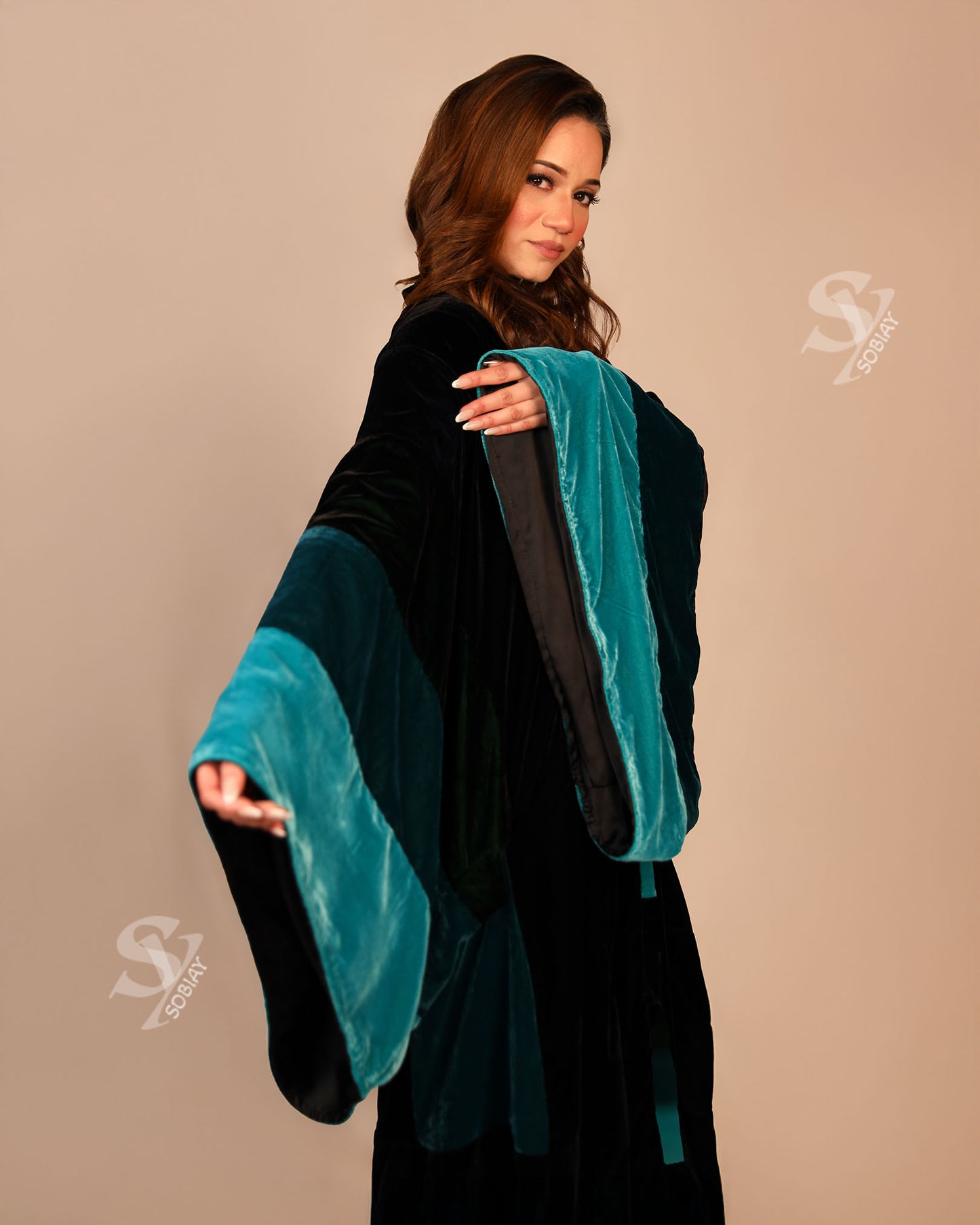 Elegant Black and Teal Velvet Abaya – Flowing Luxury with Wide Sleeves SY4