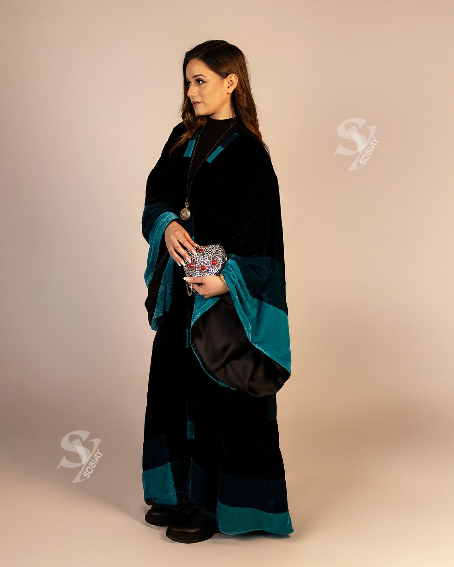 Elegant Black and Teal Velvet Abaya – Flowing Luxury with Wide Sleeves SY4
