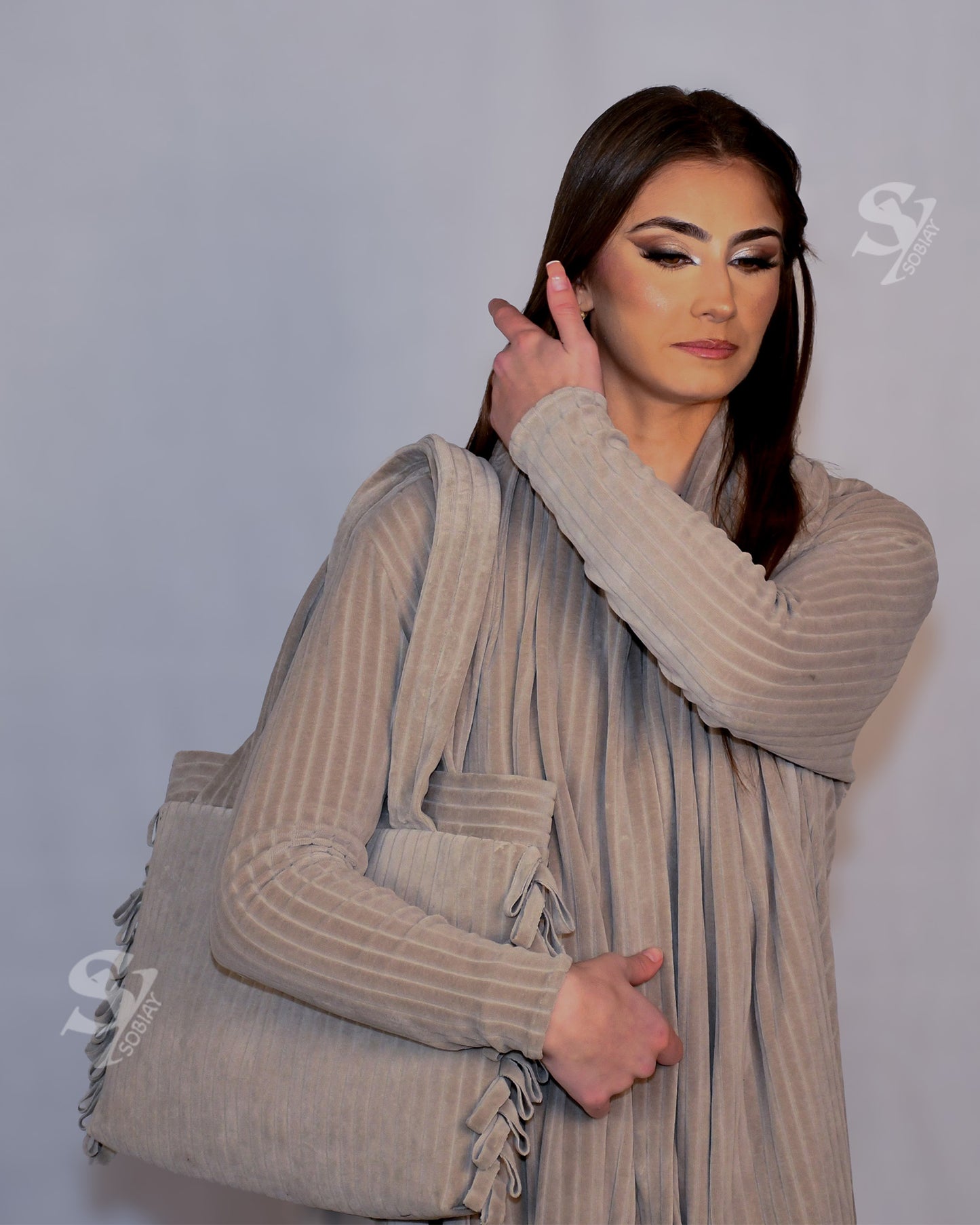 Winter Velvet Abaya Set with Attached Hijab & Matching Bag: Stylish & Practical for Cold Days SY8